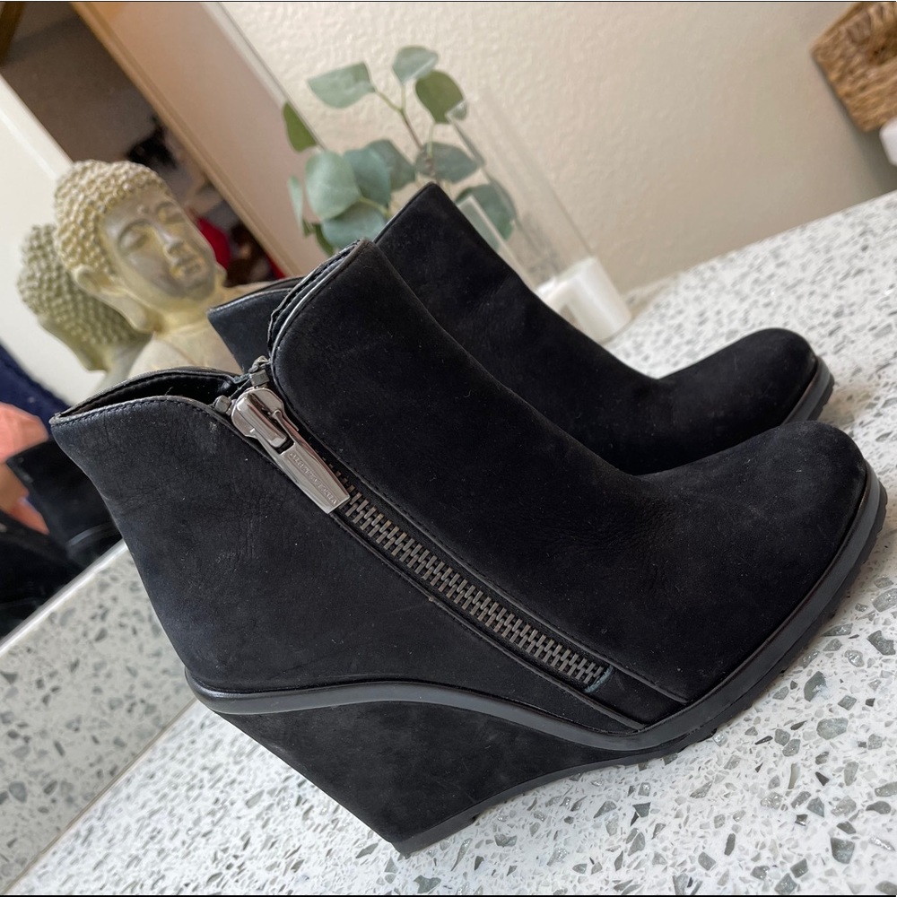 Vince Camuto is a wedge style ankle boot. Size 7